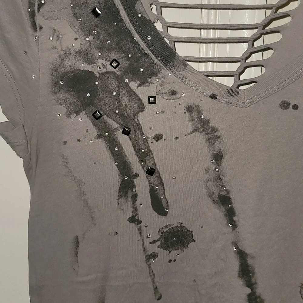 Design Tee - Picture 3 of 4